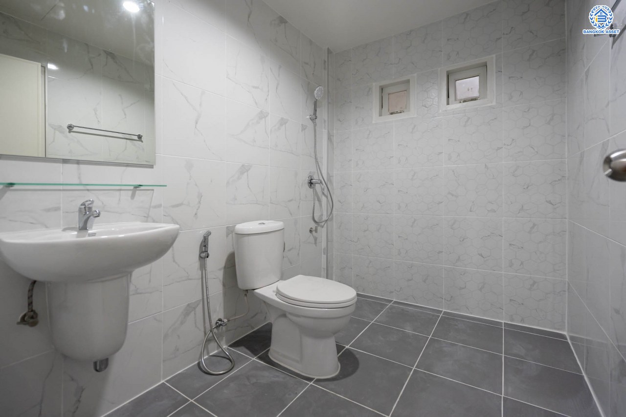 บ้านมือสองตกแต่งใหม่ โครงการ นันทนาการ์เด้น-พาร์คเพลส 345 ราชพฤกษ์-ติวานนท์ เนื้อที่ 27 ตร.ว. ฟังก์ชัน 3 ห้องนอน 2 ห้องน้ำ จอดรถได้ 2 คัน บรรยากาศเงียบสงบเป็นส่วนตัว สิ่งอำนวยความสะดวกมากมาย! บนทำเลศักยภาพ เชื่อมต่อถนนราชพฤกษ์ ใกล้จุดขึ้นทางด่วน "ศรีสมาน"